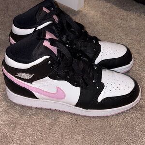 Nike Air Mid Young Girls Black, White, and Pink Sneakers